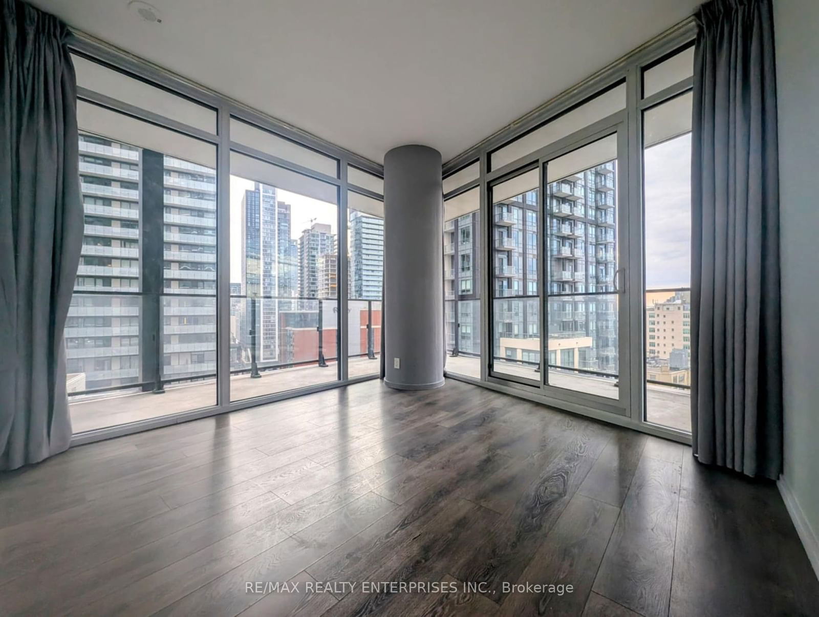 125 Peter St, unit 1301 for sale