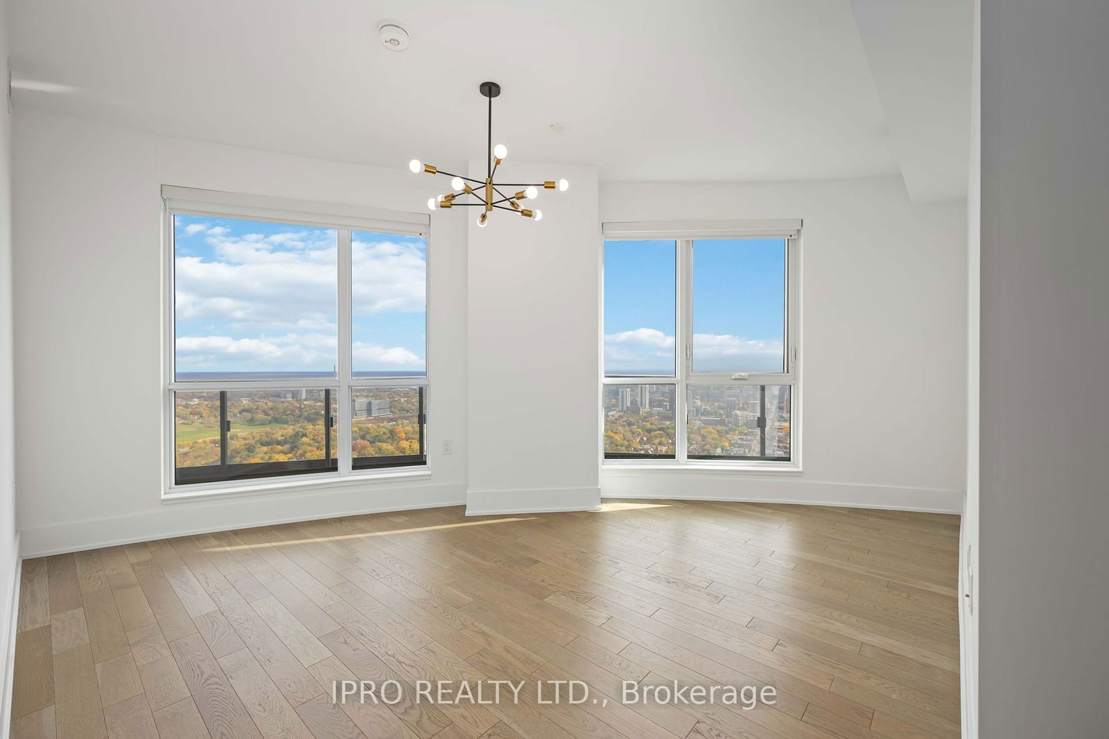 585 Bloor St E, unit 4218 for sale