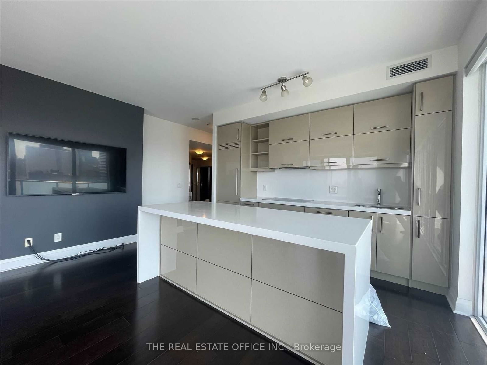 65 St Mary St, unit 1804 for rent