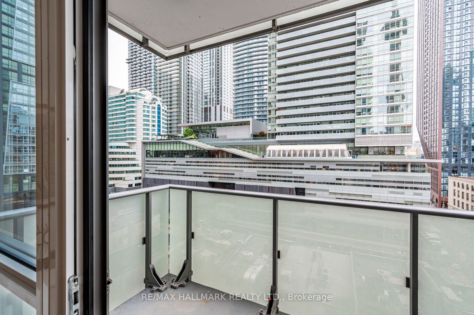 8 Mercer St, unit 901 for rent