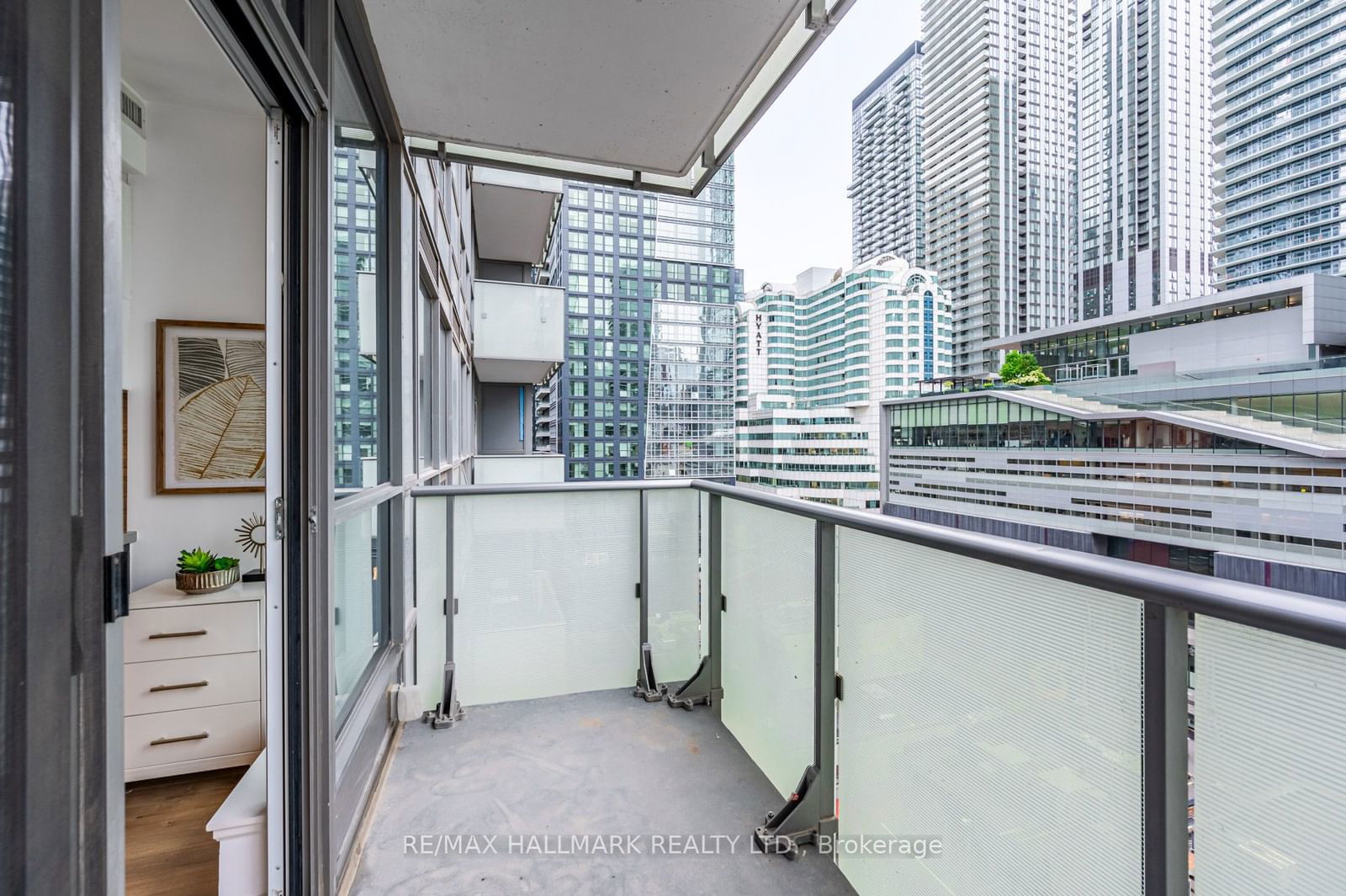 8 Mercer St, unit 901 for rent