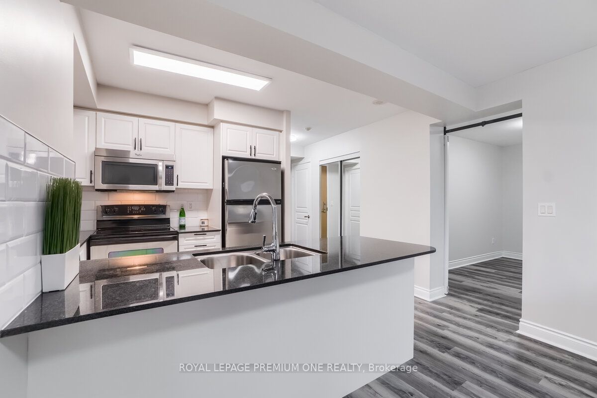 509 Beecroft Rd, unit 206 for rent