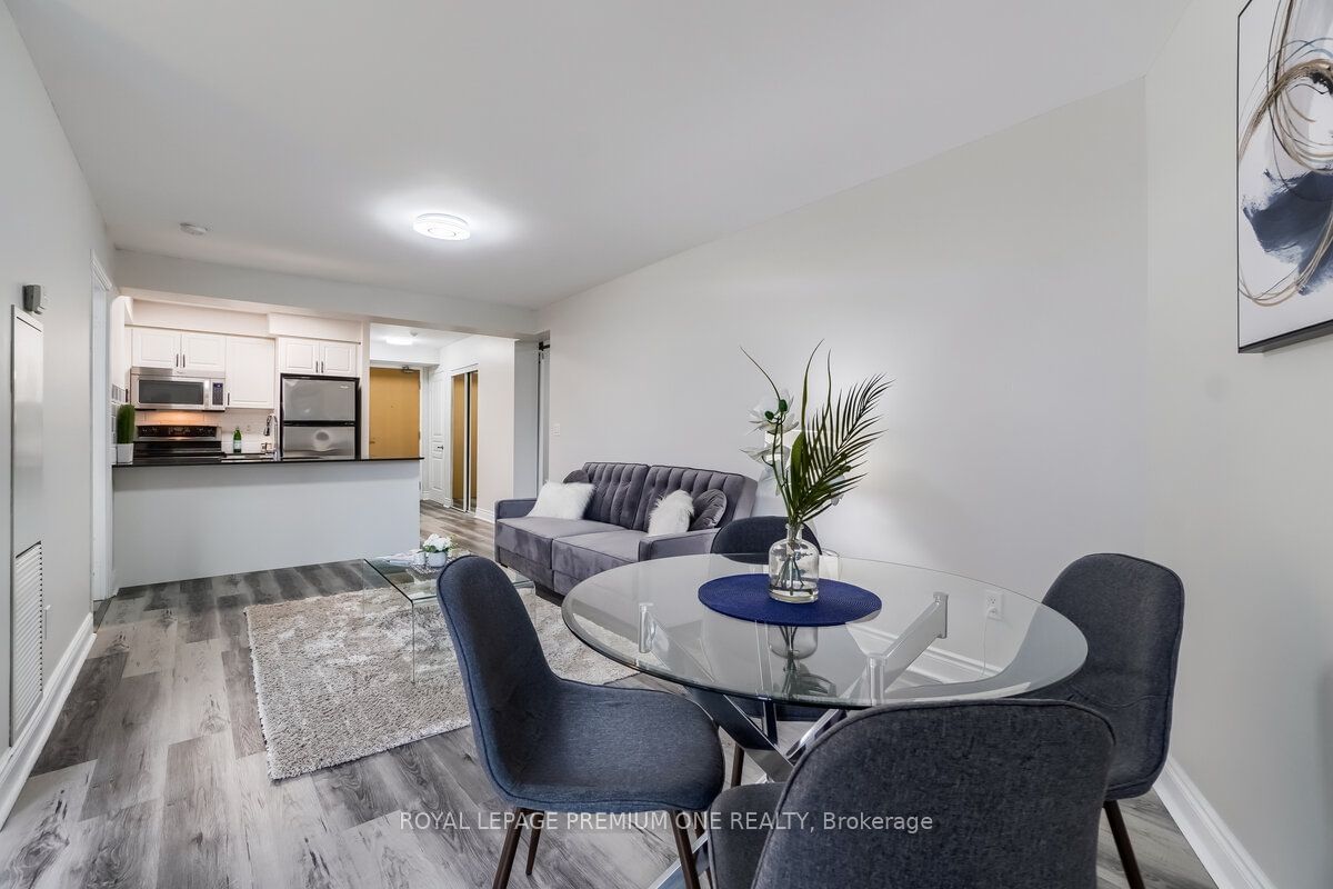 509 Beecroft Rd, unit 206 for rent