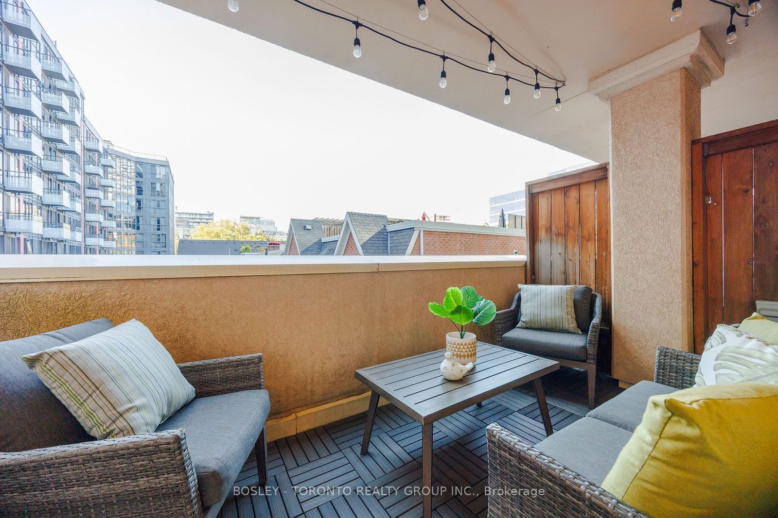 550 Front St W, unit 412 for sale