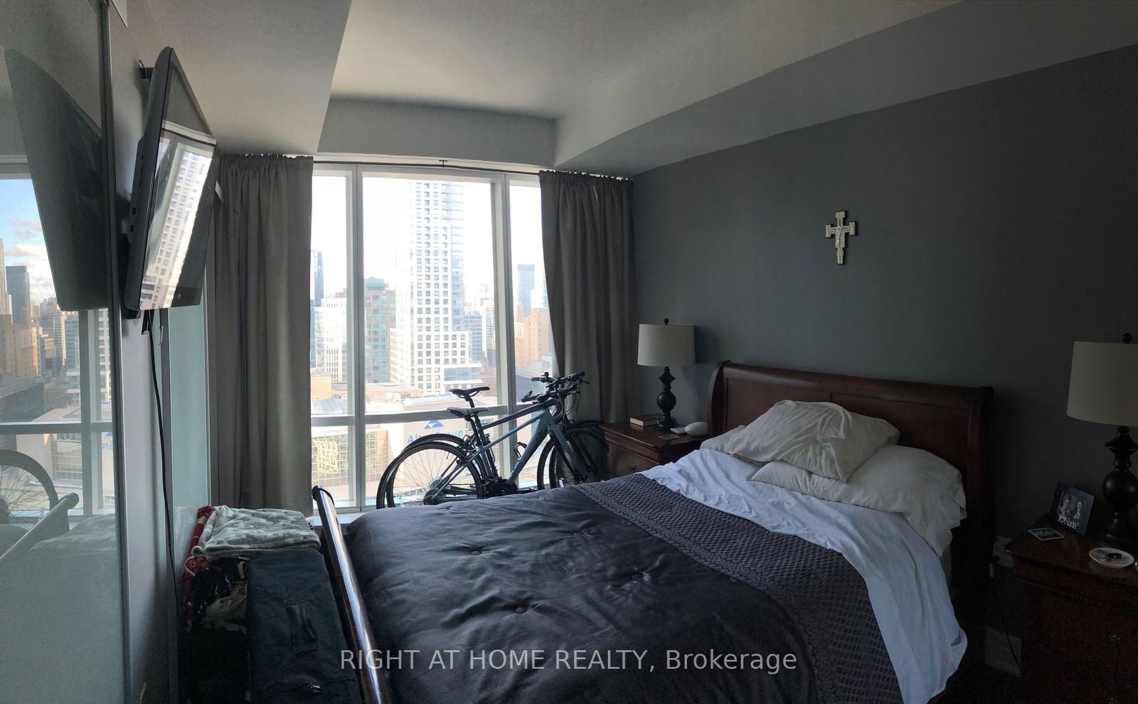 8 The Esplanade, unit 2606 for rent