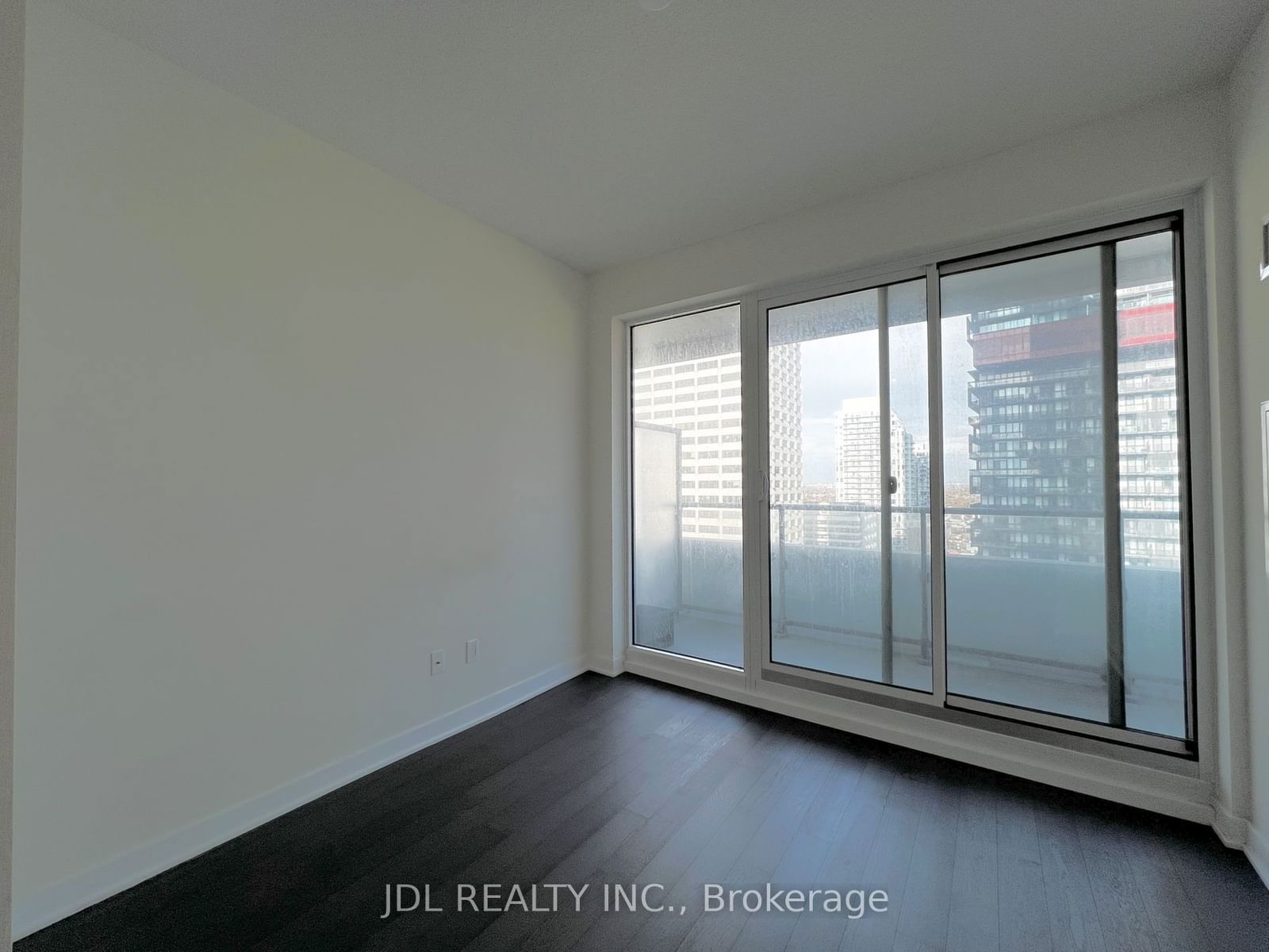 2221 Yonge St, unit 2110 for rent