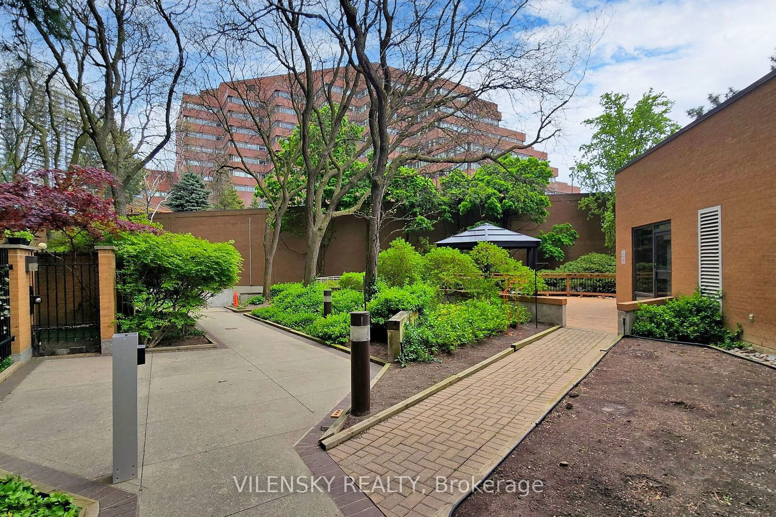 131 Beecroft Rd, unit 602 for sale