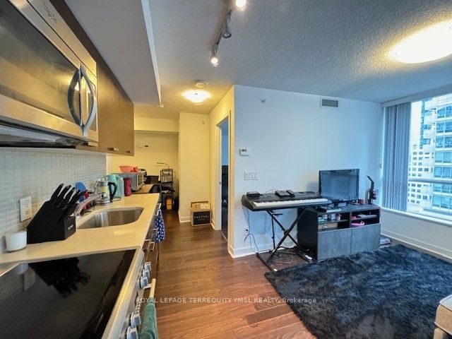 295 Adelaide St W, unit 1510 for rent