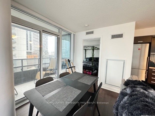 295 Adelaide St W, unit 1510 for rent