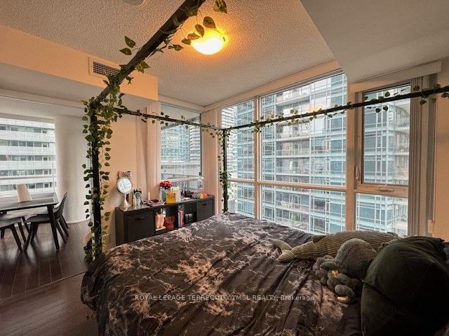 295 Adelaide St W, unit 1510 for rent