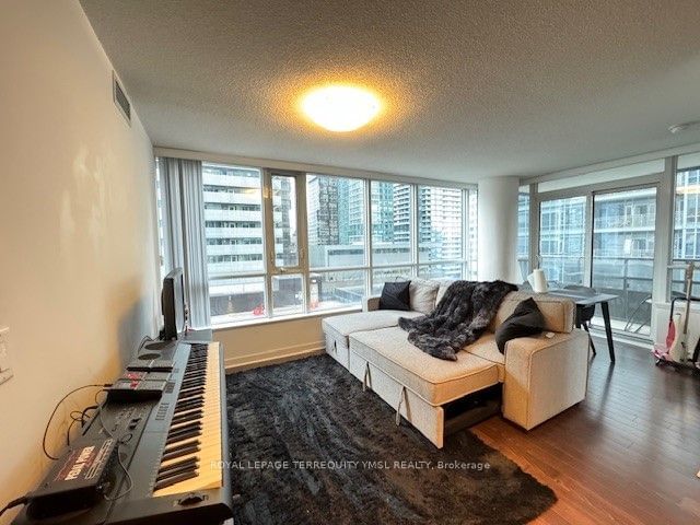 295 Adelaide St W, unit 1510 for rent