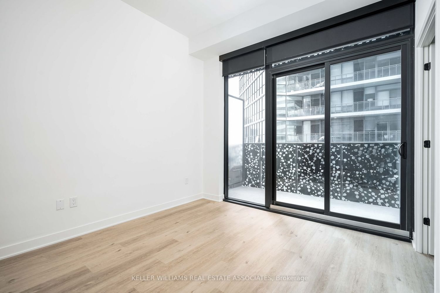 55 Charles St E, unit 3908 for rent