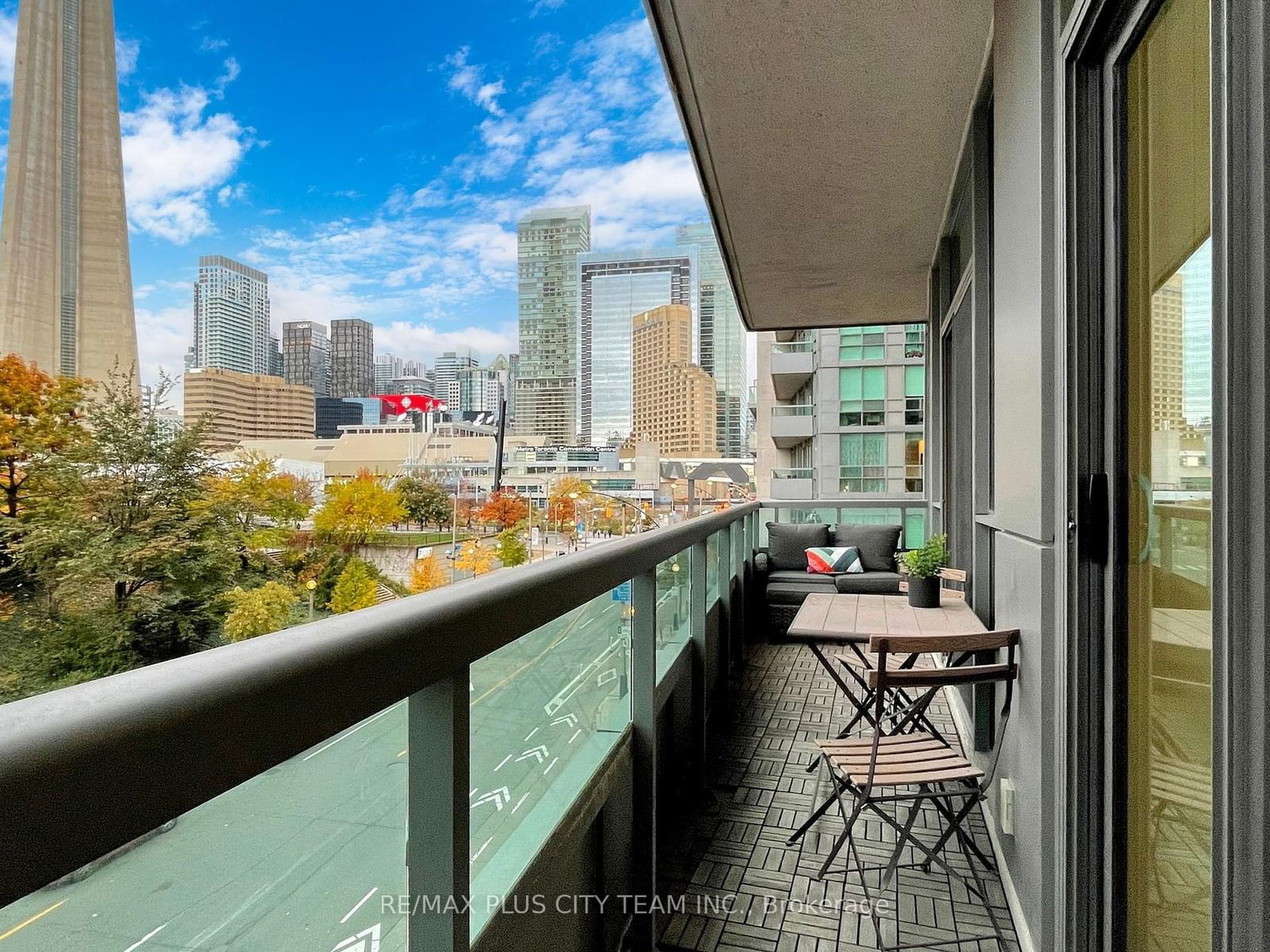 25 Lower Simcoe St, unit 318 for sale