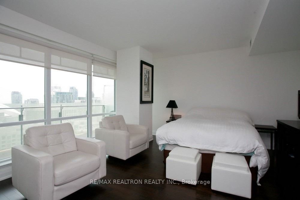 80 John St, unit 2302 for rent