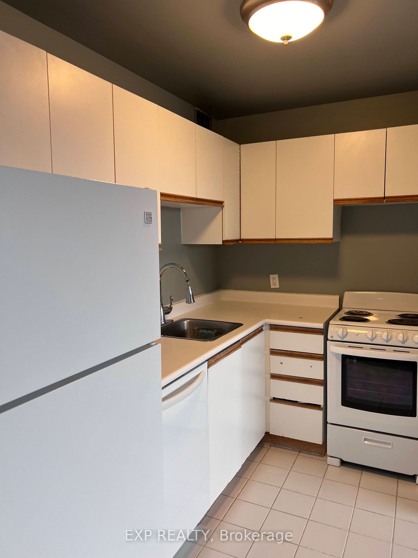 914 Yonge St, unit 1610 for rent