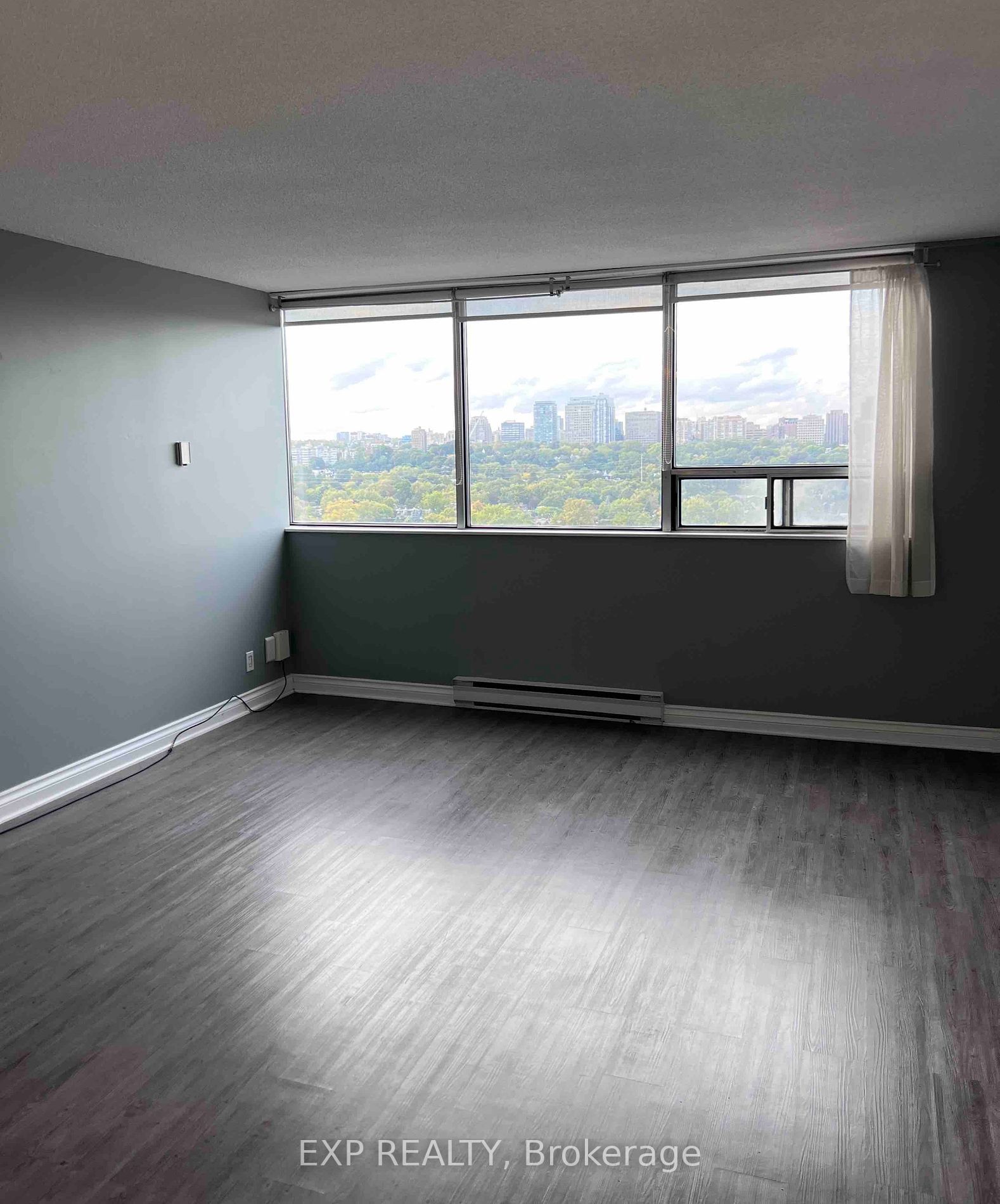 914 Yonge St, unit 1610 for rent