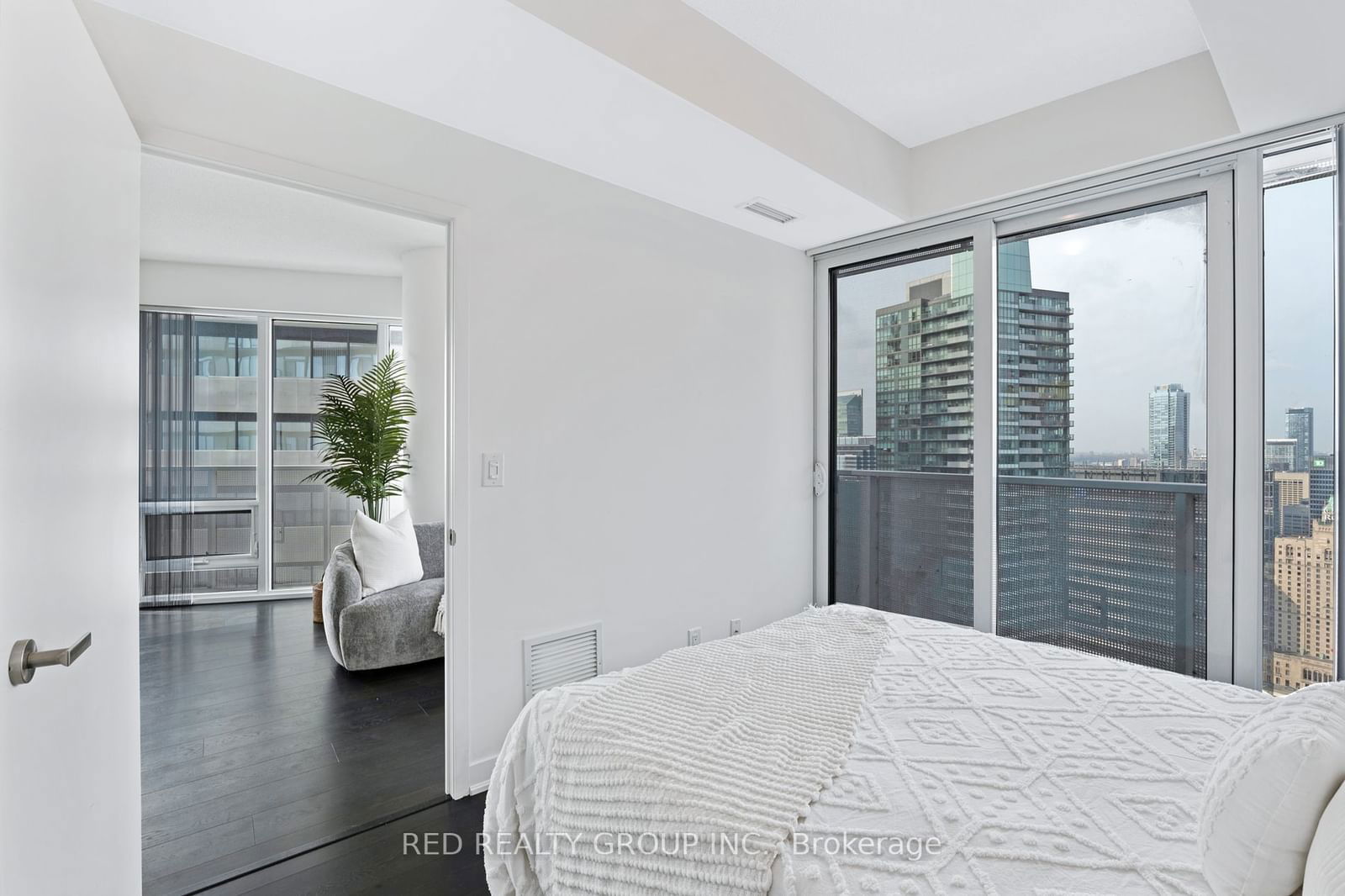 88 Harbour St, unit 4702 for sale