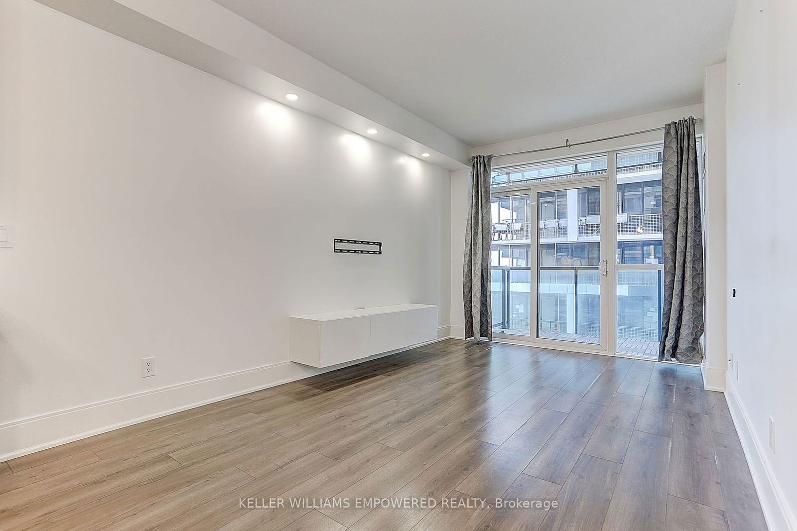 25 Broadway Ave, unit 1105 for sale