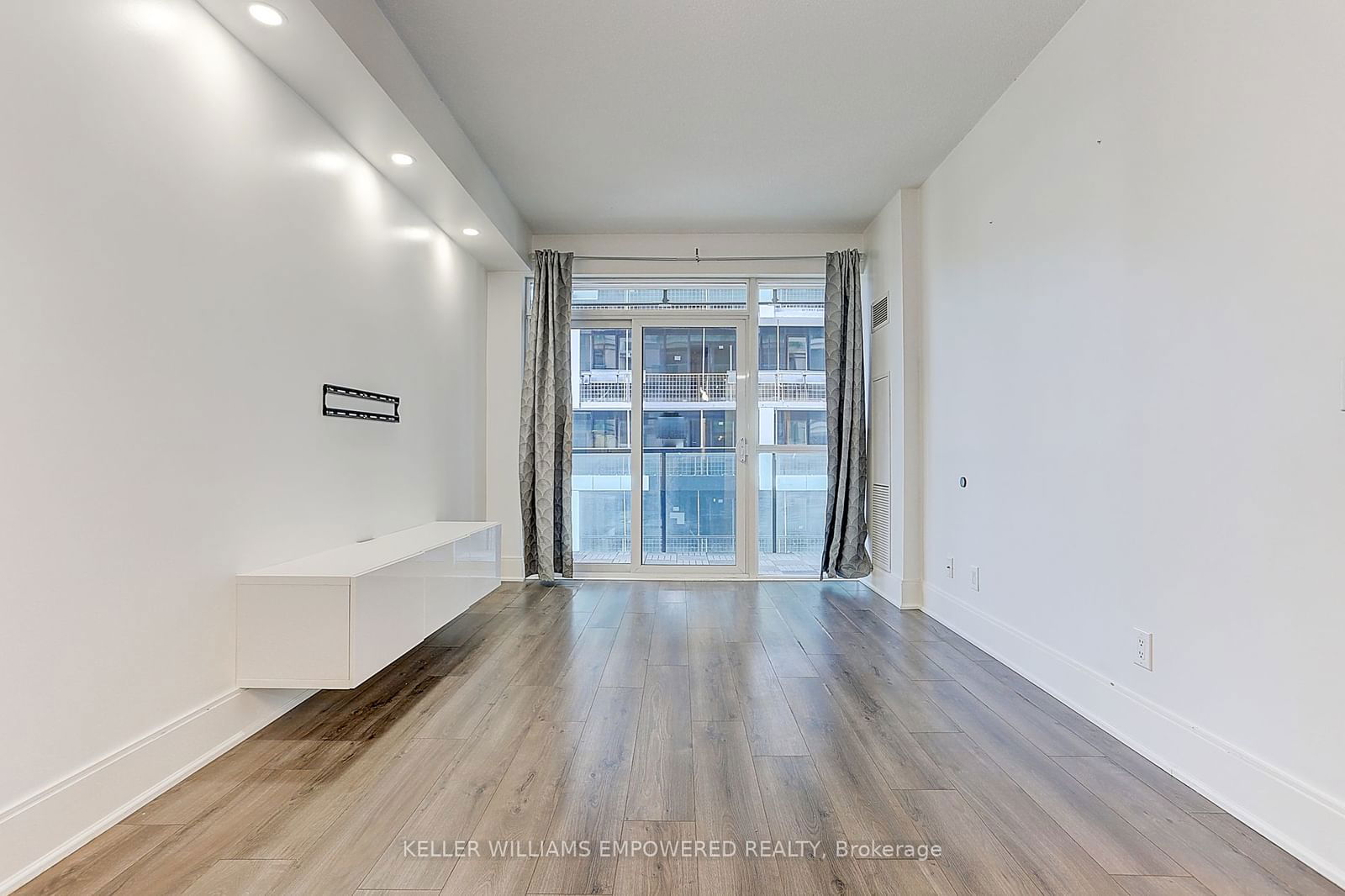 25 Broadway Ave, unit 1105 for sale