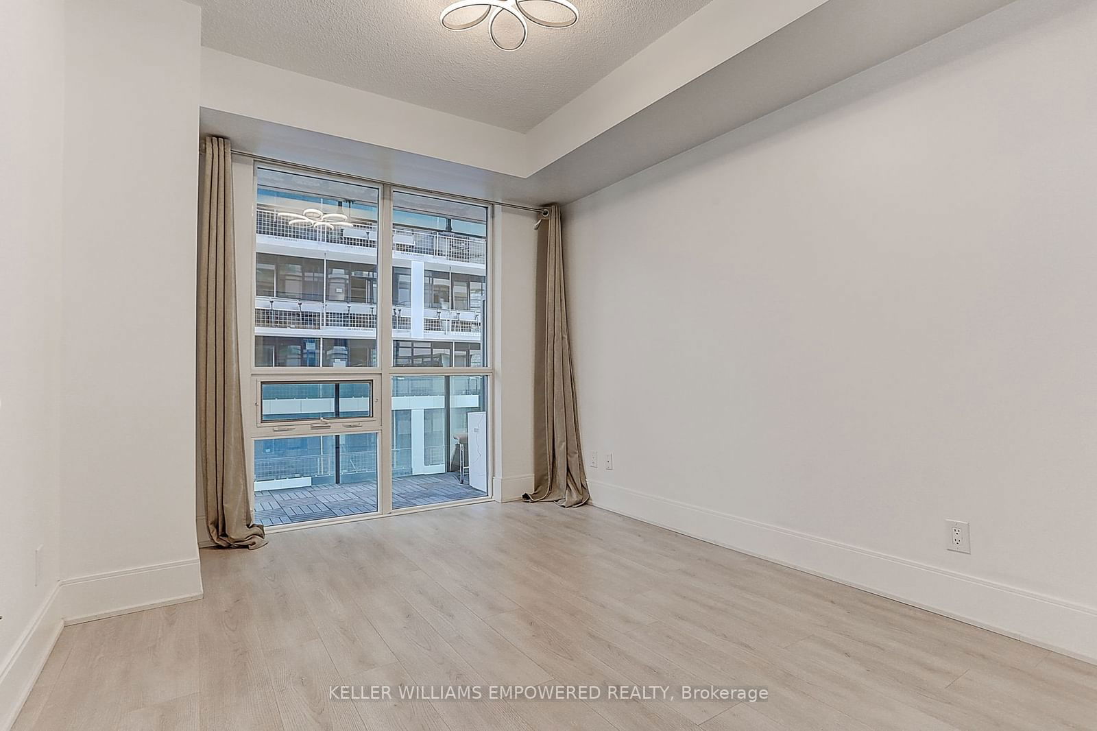 25 Broadway Ave, unit 1105 for sale