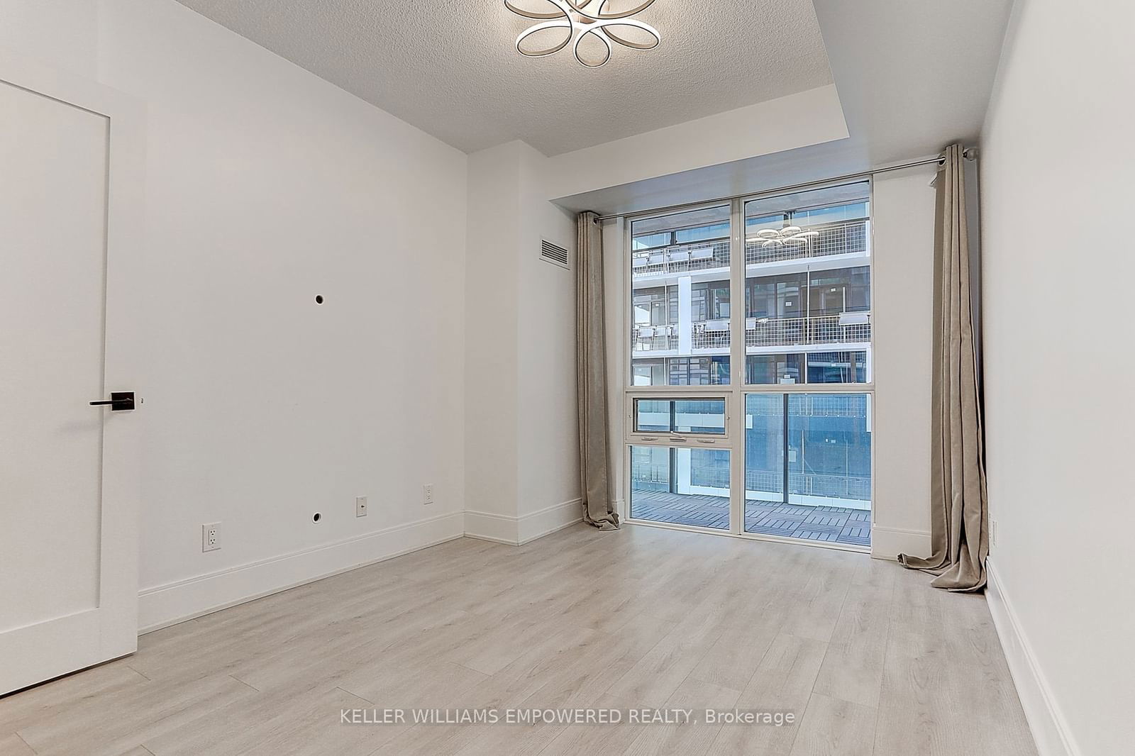 25 Broadway Ave, unit 1105 for sale