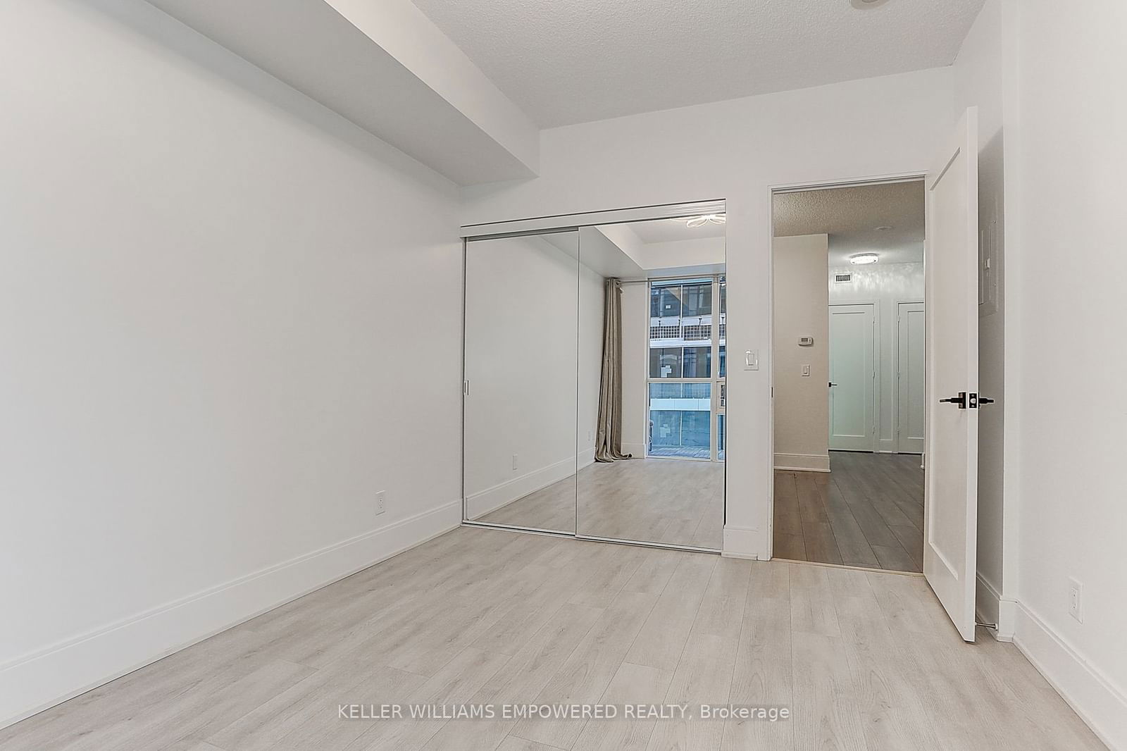 25 Broadway Ave, unit 1105 for sale