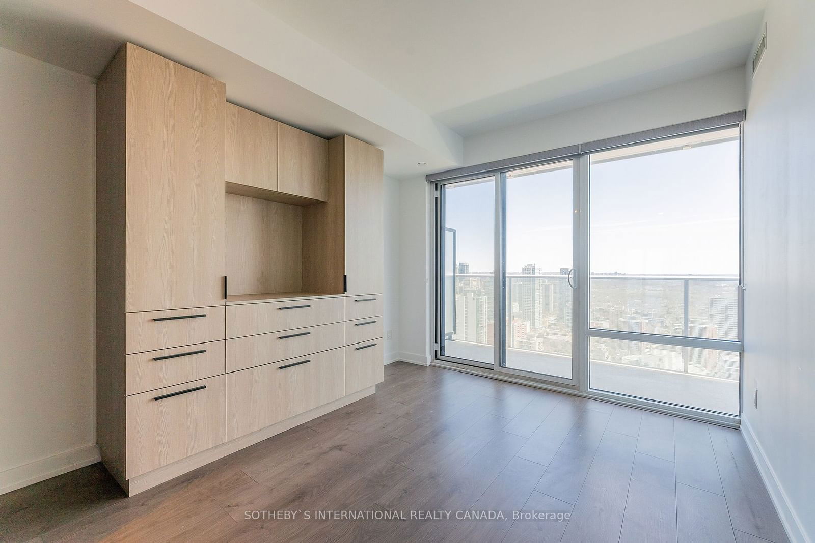 501 Yonge St, unit 3807 for rent