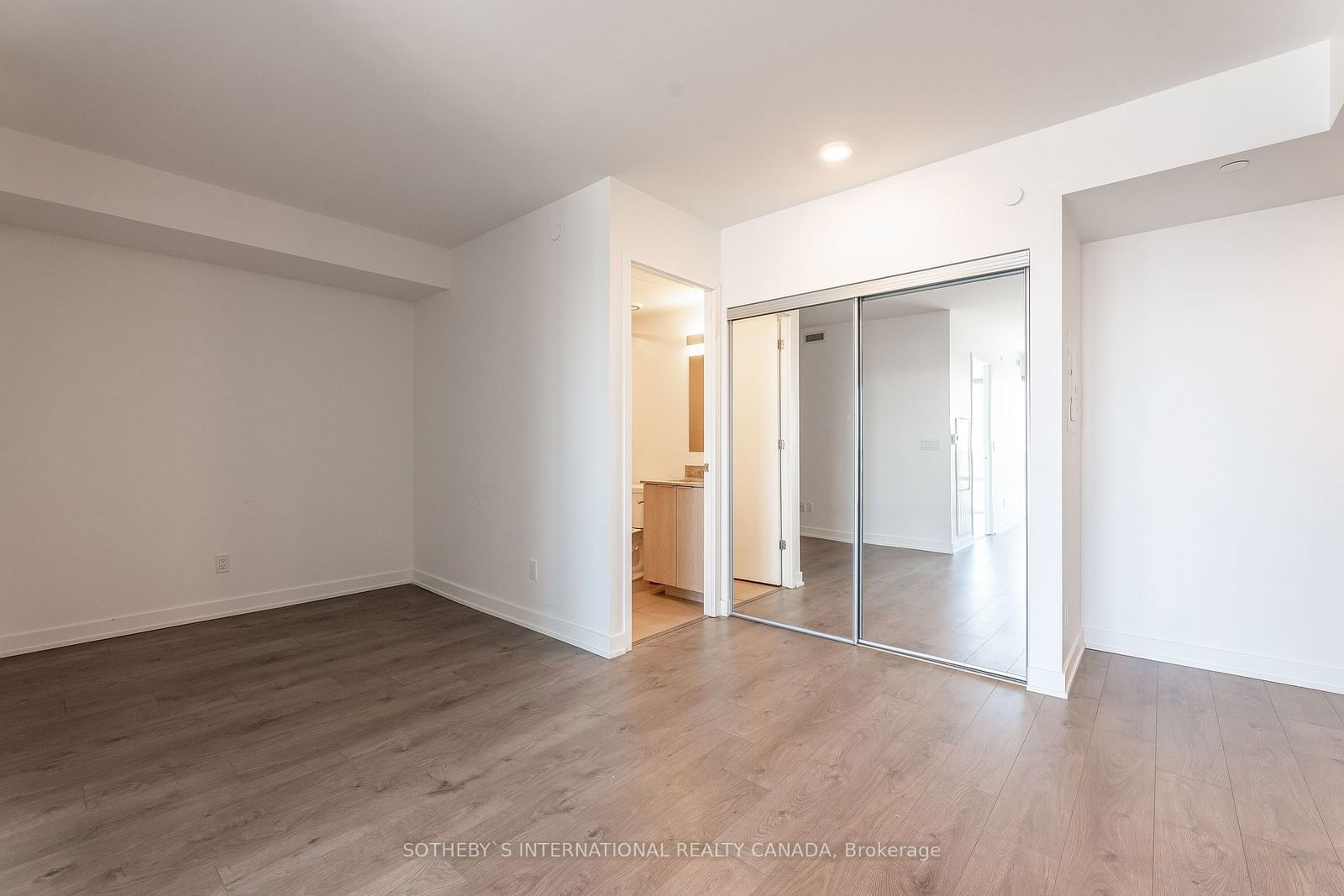 501 Yonge St, unit 3807 for rent