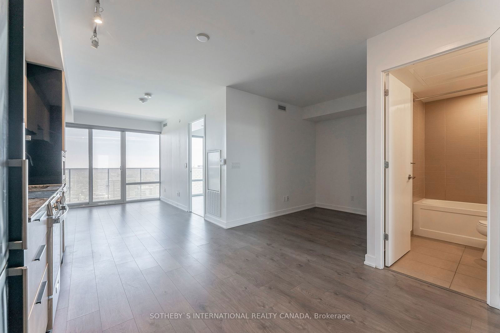 501 Yonge St, unit 3807 for rent