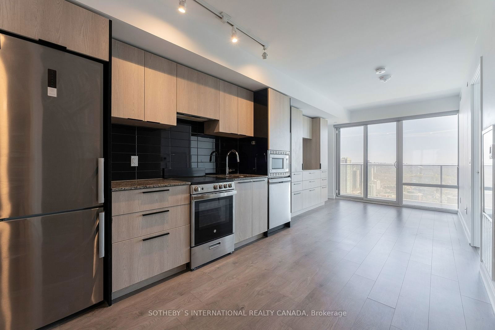 501 Yonge St, unit 3807 for rent