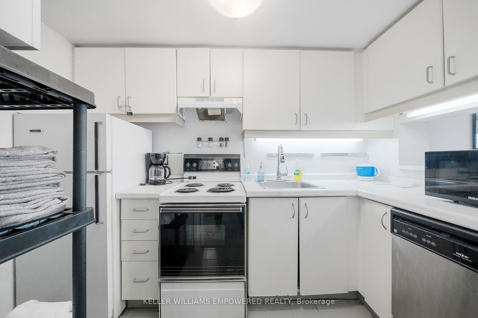 717 BAY St, unit 1210 for rent