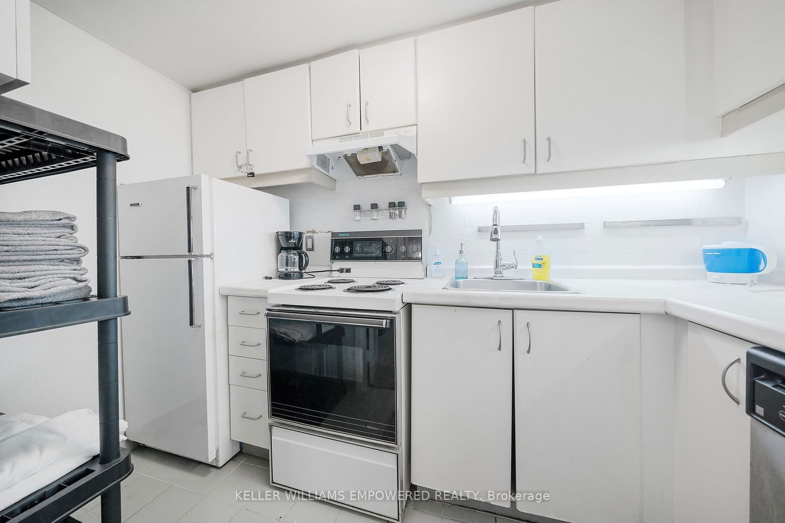 717 BAY St, unit 1210 for rent