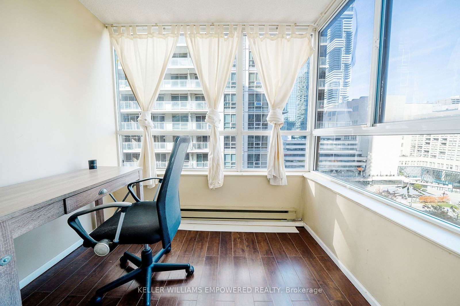 717 BAY St, unit 1210 for rent