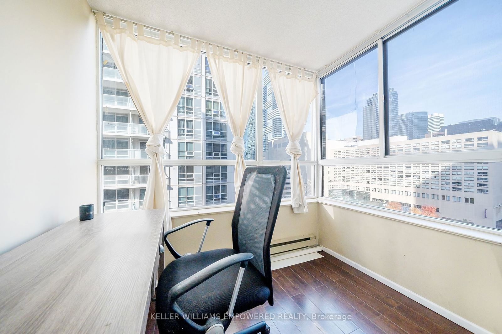 717 BAY St, unit 1210 for rent