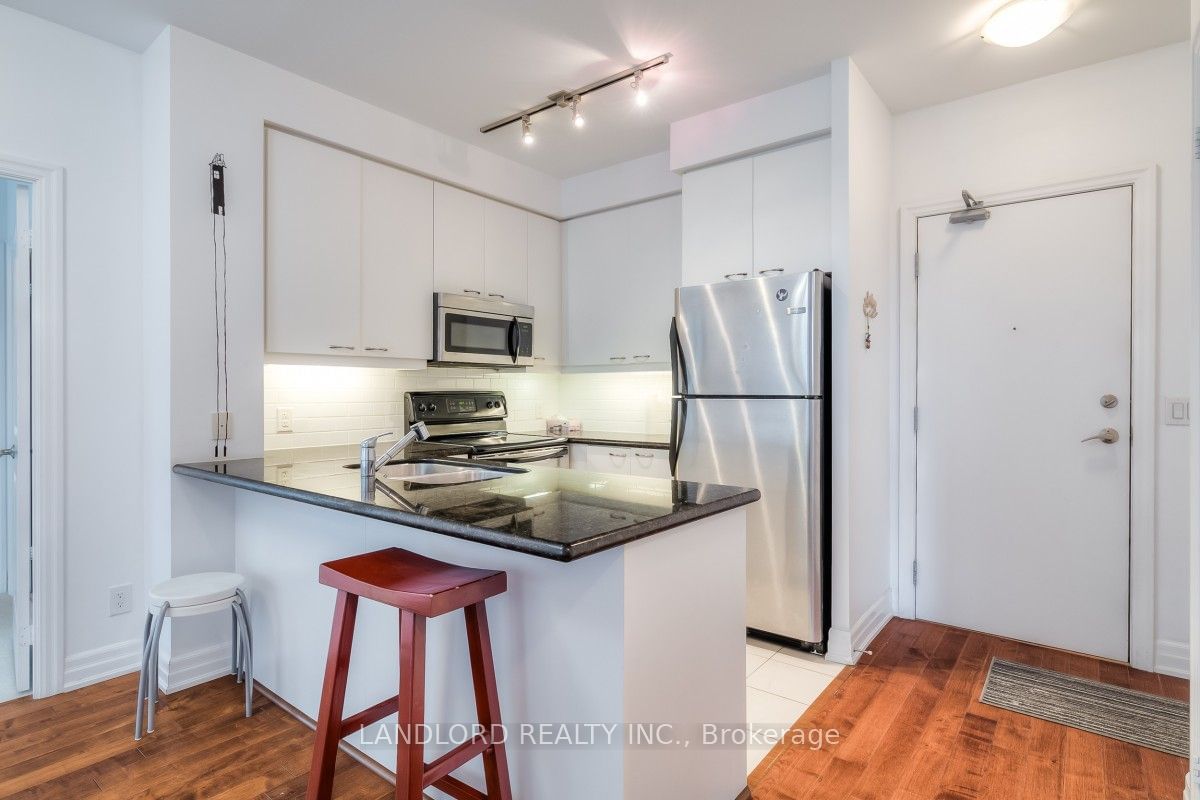 500 St Clair Ave W, unit 1402 for rent