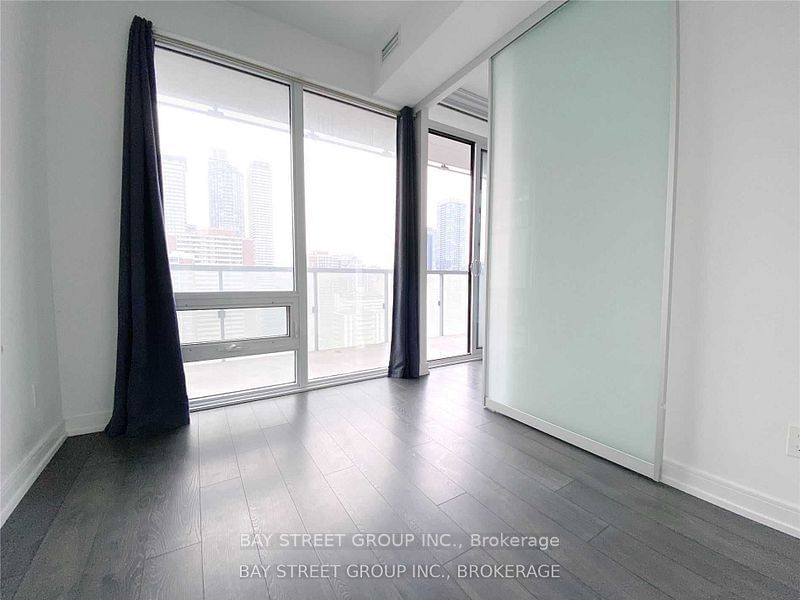 28 Wellesley St E, unit 1907 for rent