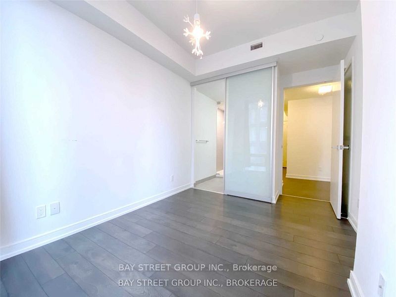 28 Wellesley St E, unit 1907 for rent