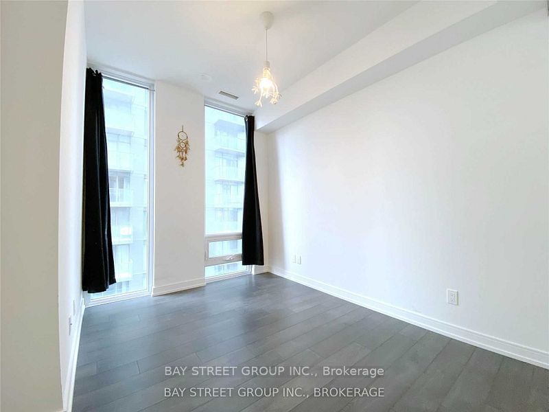 28 Wellesley St E, unit 1907 for rent