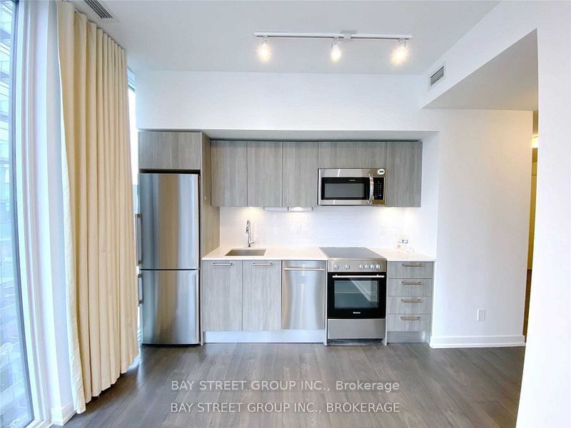 28 Wellesley St E, unit 1907 for rent