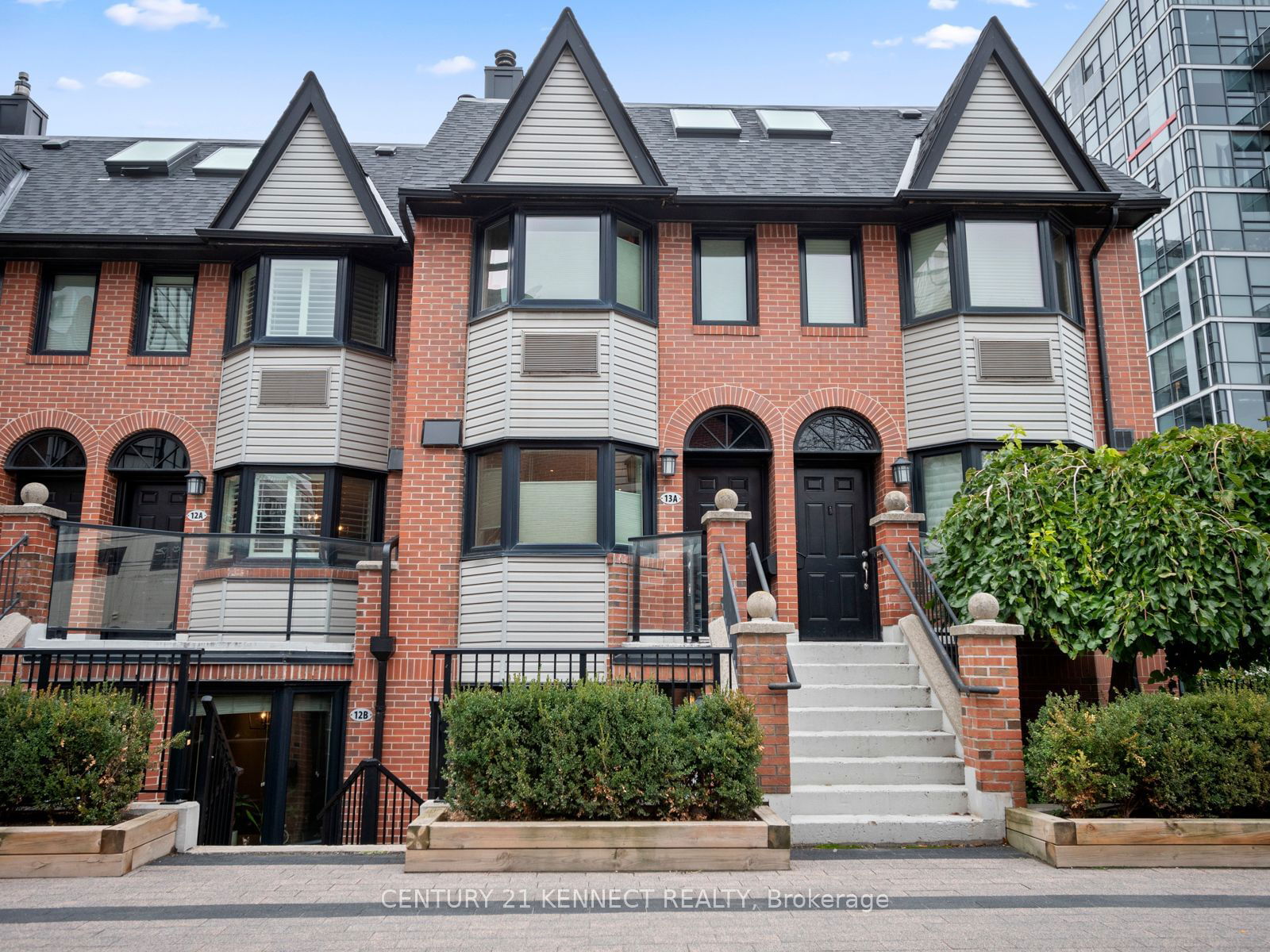 The Summit Complex Townhomes, Downtown, Toronto