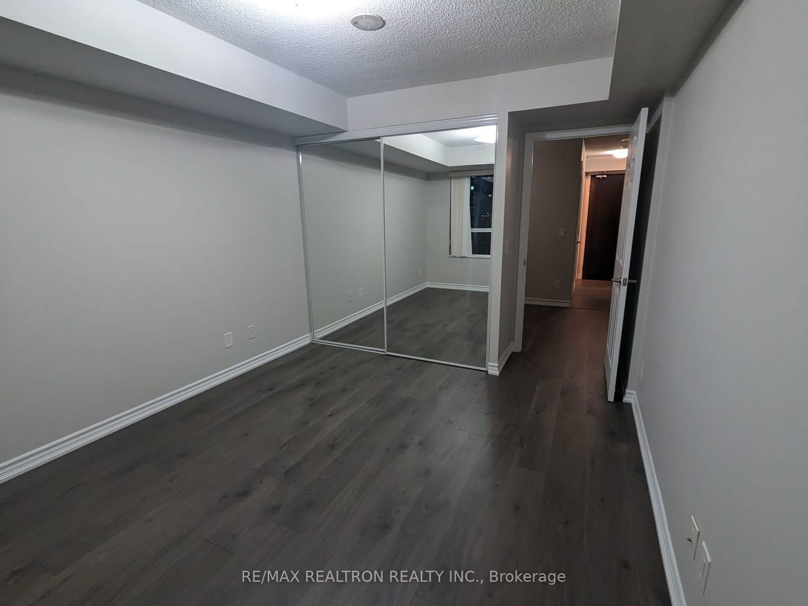 19 Grand Trunk Cres, unit 3805 for rent