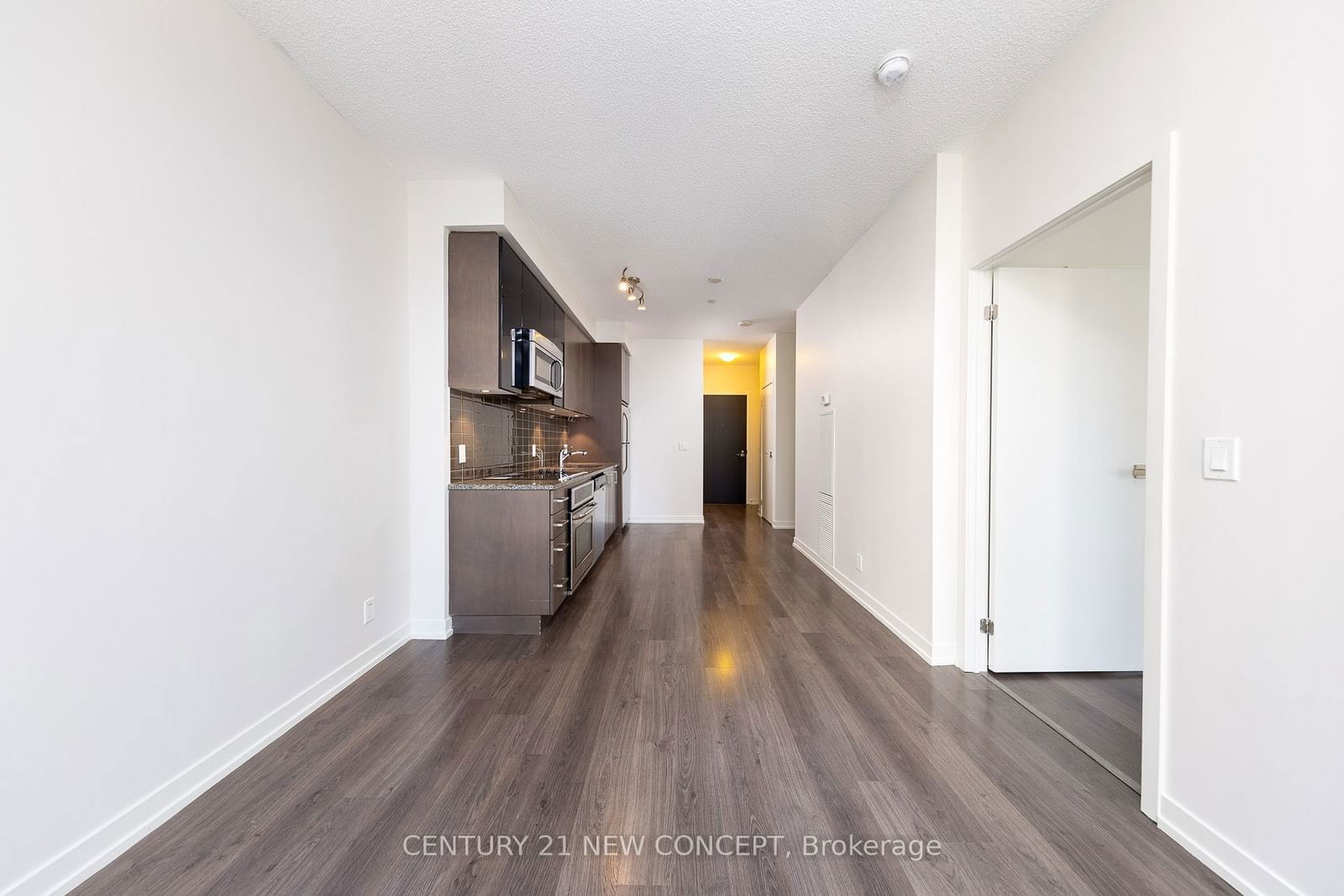 98 LILLIAN St N, unit 413 for rent