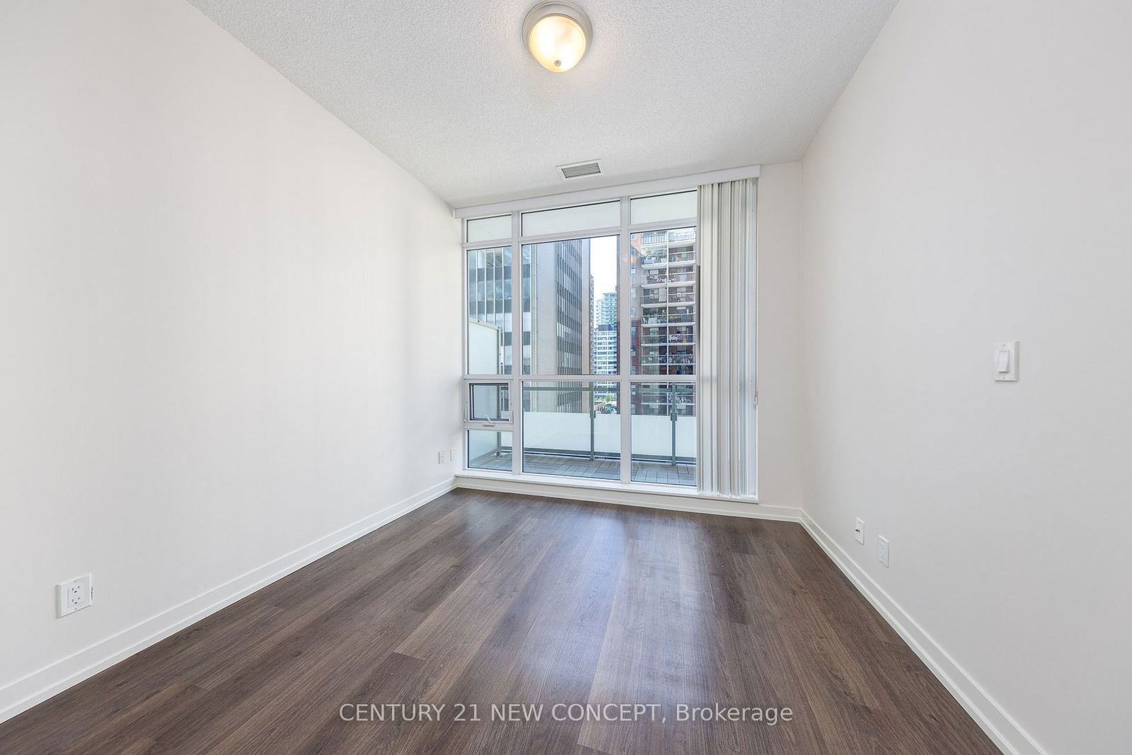 98 LILLIAN St N, unit 413 for rent