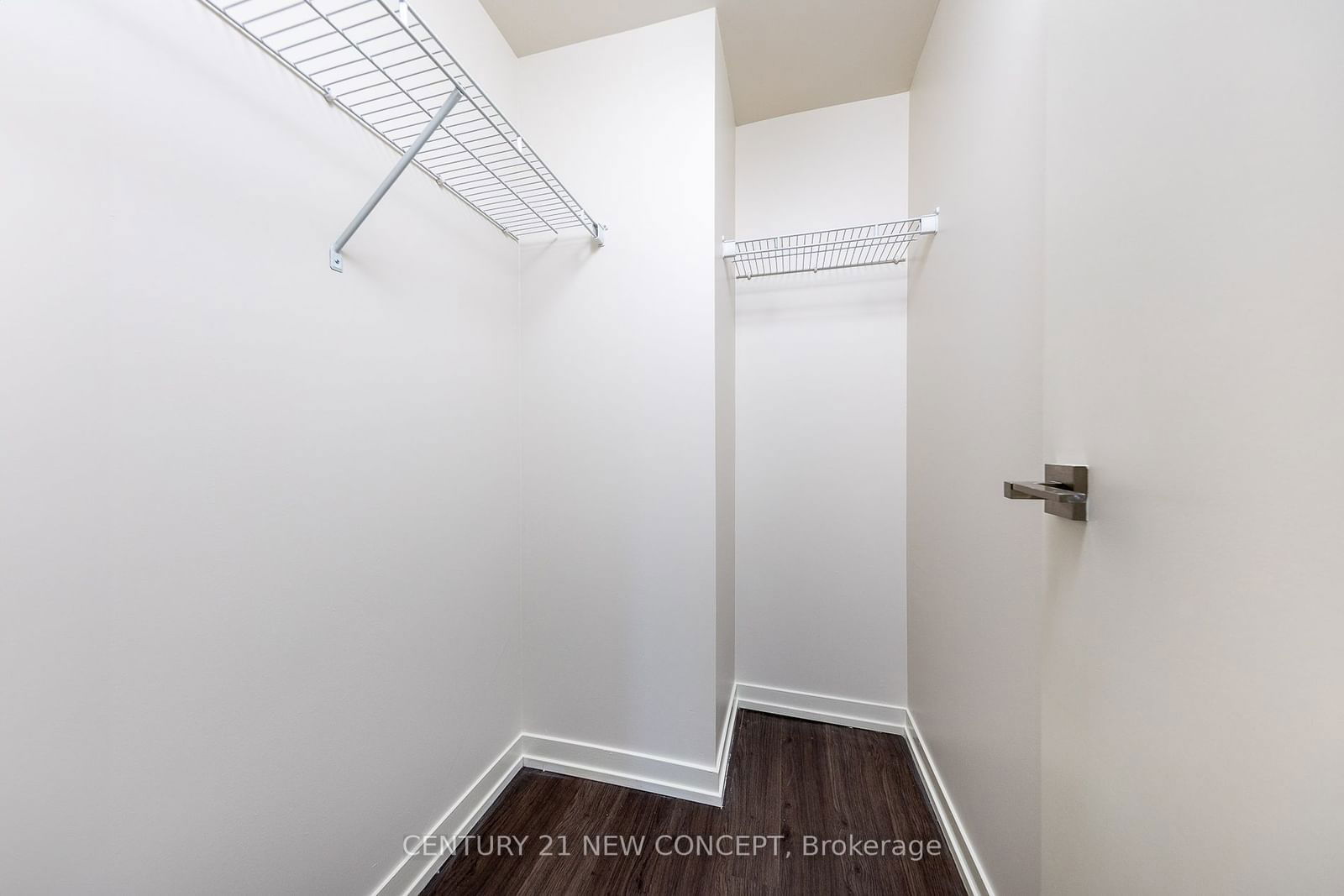 98 LILLIAN St N, unit 413 for rent