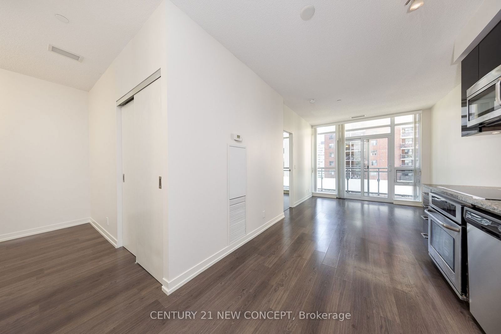 98 LILLIAN St N, unit 413 for rent