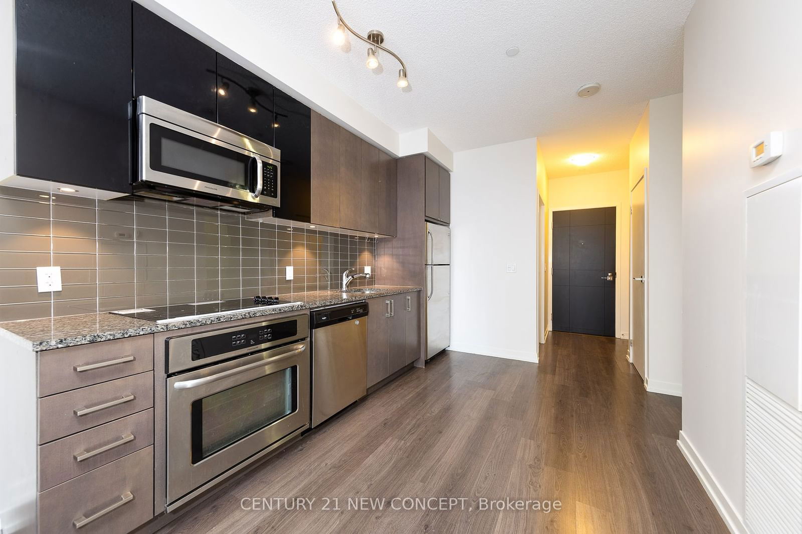 98 LILLIAN St N, unit 413 for rent