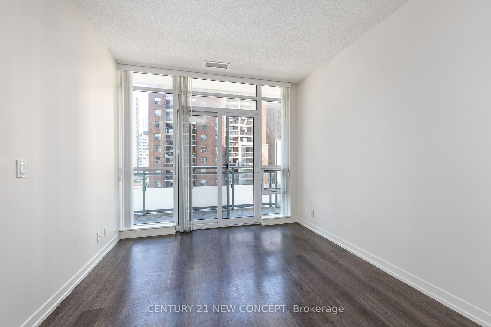 98 LILLIAN St N, unit 413 for rent