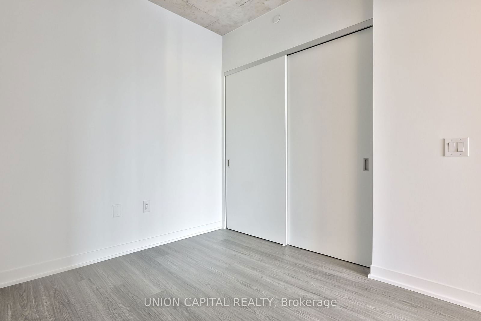 195 McCaul St, unit 202 for rent