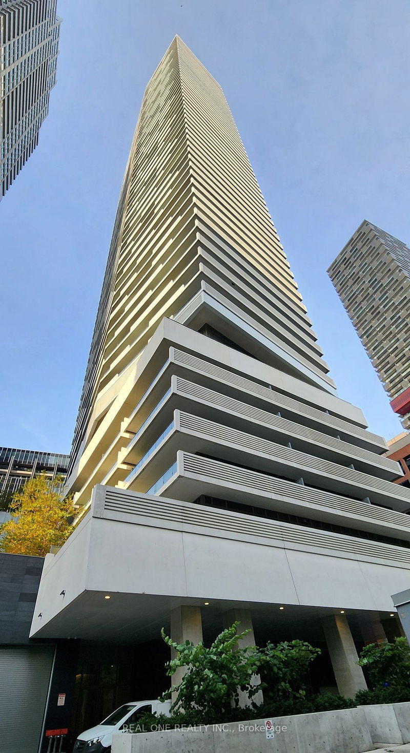 2221 Yonge St, unit 3002 for rent