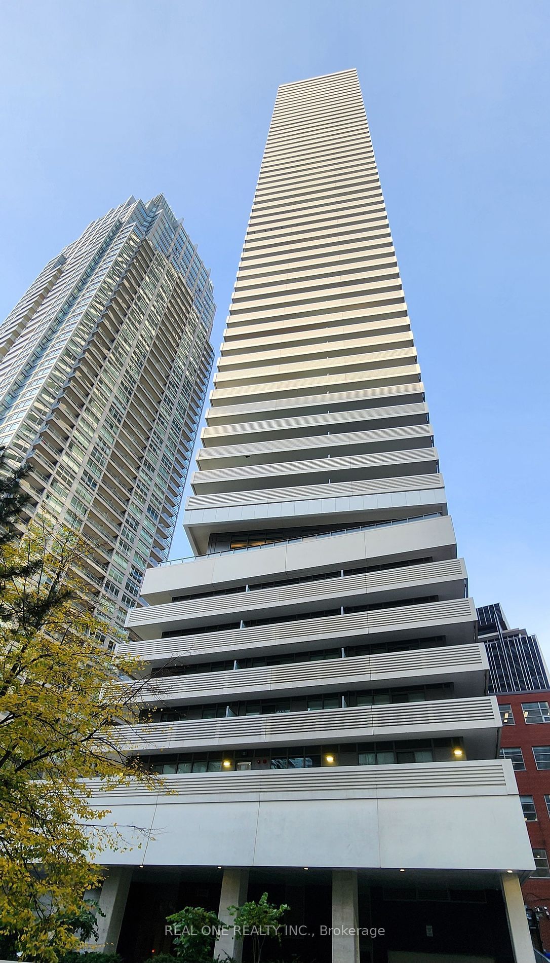 2221 Yonge St, unit 3002 for rent